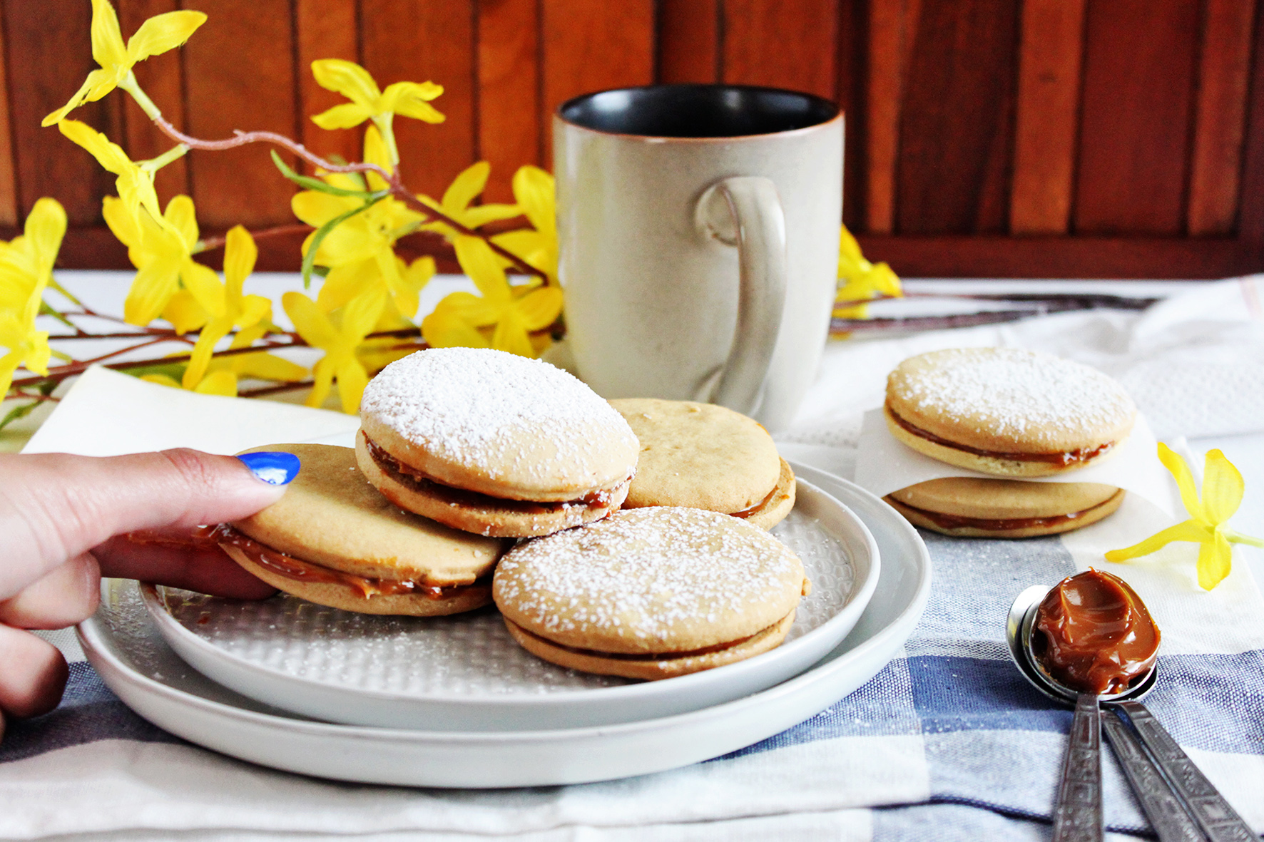 Alfajores Argentinos  Sandwich cookies, Cookie recipes unique, Peruvian  alfajores recipe